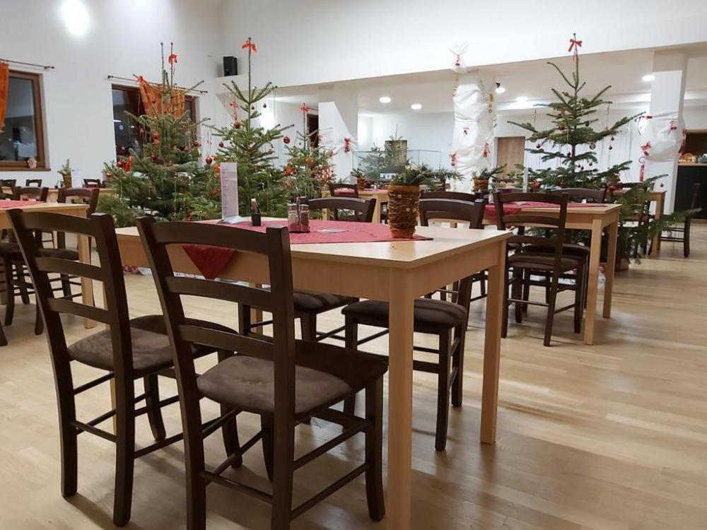 Pension A Restaurace U Sousedu Strazny Dış mekan fotoğraf